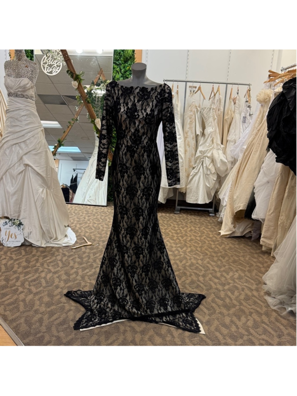 Moda International Black Lace Backless Mermaid Evening Gown NWT Size 8